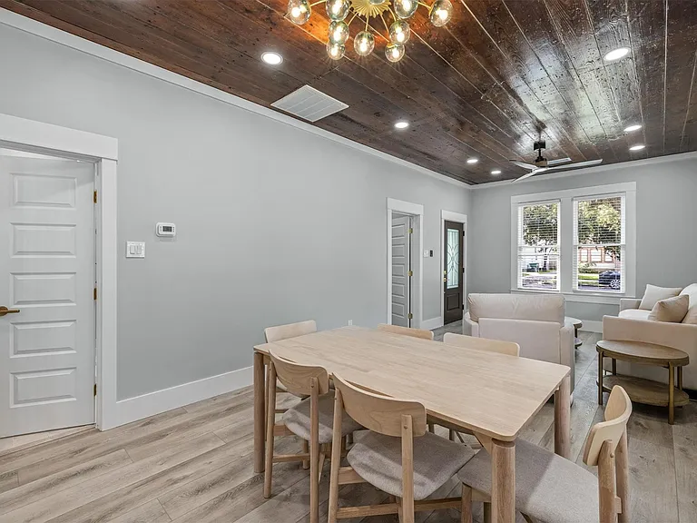3406 Avenue Q 1/2 — Photo 10