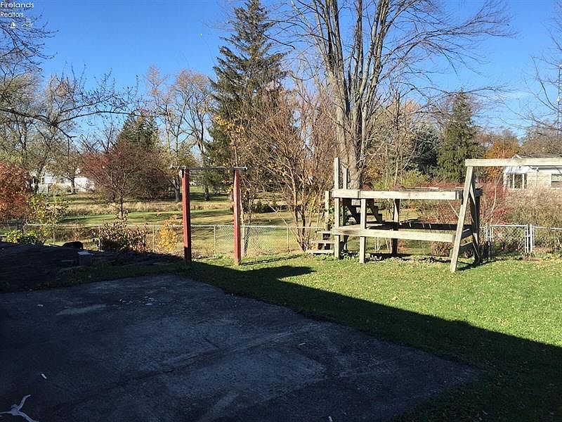2nd image of 1316 Circle Dr