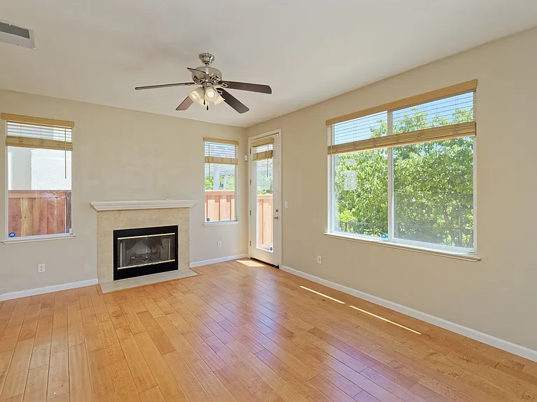 1012 Trailside Dr — Photo 12