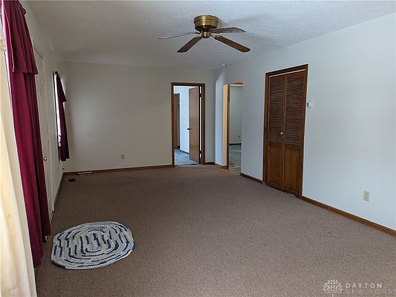 4th image of 321 Weinland St
