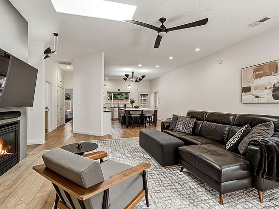 4th image of 4248 Louisiana Blvd NE