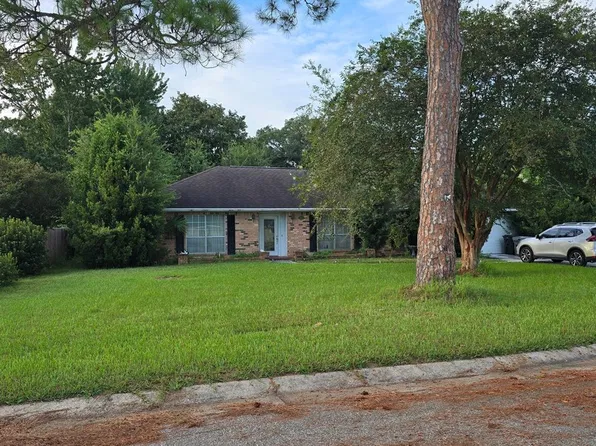 402 Bunker Hill Dr, Pensacola, FL 32506