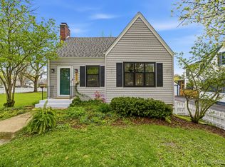 923 South Ave, St Charles, IL 60174