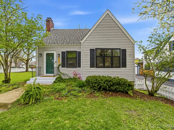 923 South Ave, St Charles, IL 60174