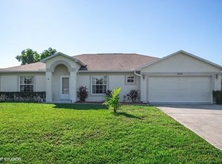 2466 SE Dogwood Ave, Port Saint Lucie, FL 34952