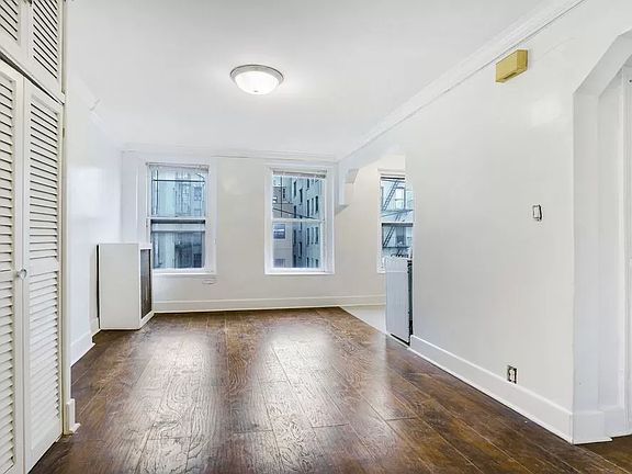 5th image of 321 E 116th St