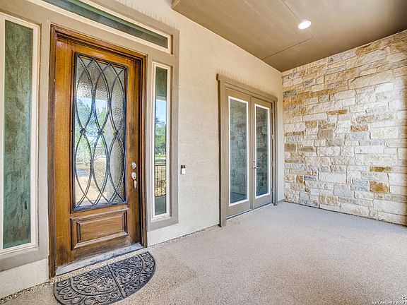 4th image of 924 WOODLAND OAKS