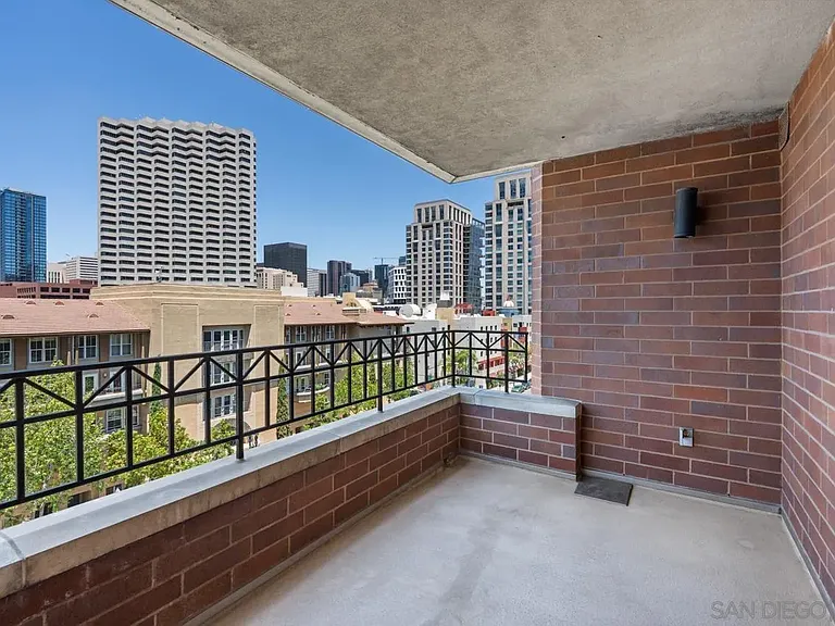 500 W Harbor Dr #714 — Photo 17