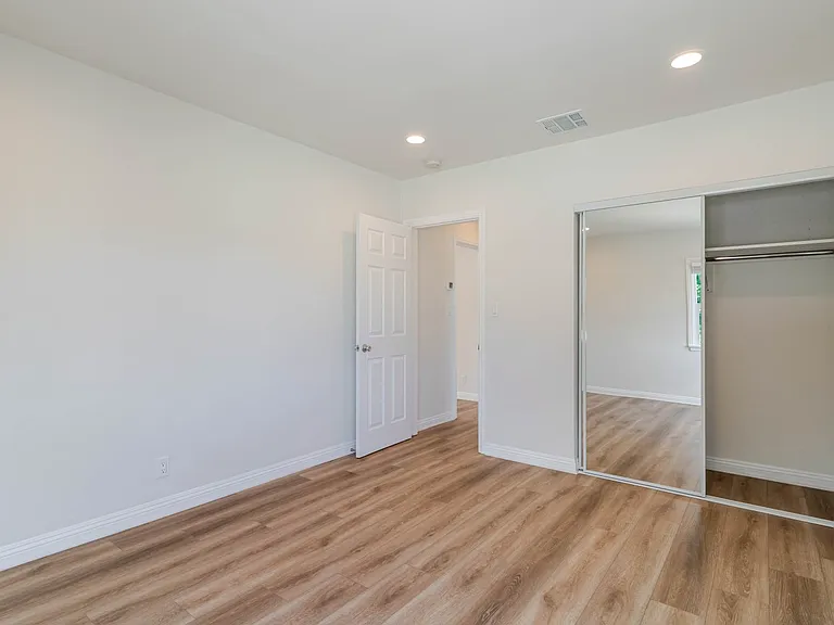 1466 Stanley Ave — Photo 10