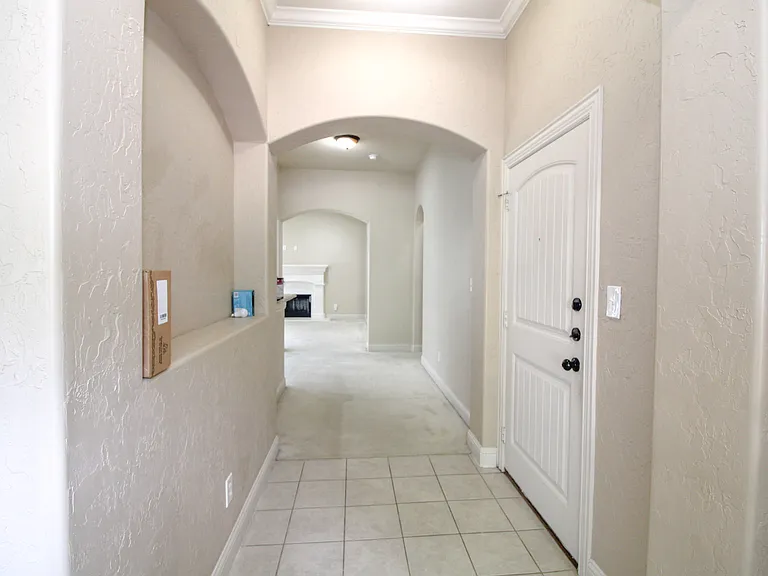 215 Wooded Creek Ave — Photo 2