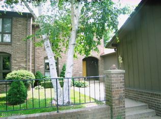 3632 Woodcliff Dr, Kalamazoo, MI 49008