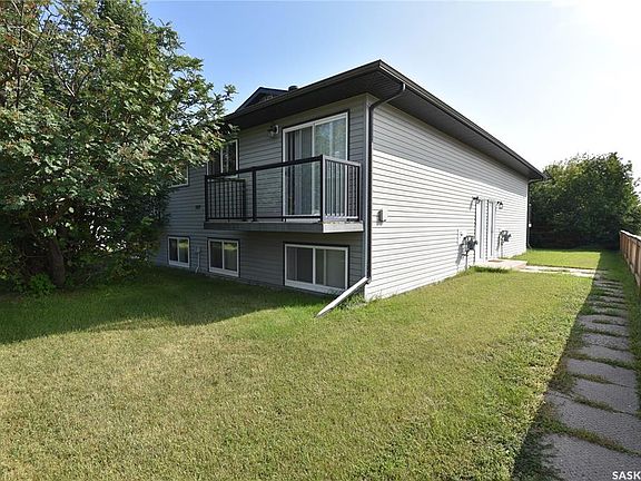 3rd image of 307 6th STREET E