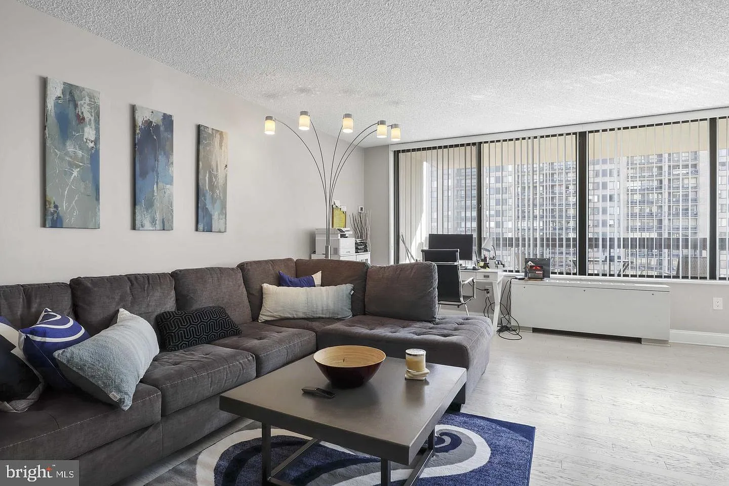 1 bed, 1.0 bath, 951 sqft, $2,400 — Photo 2