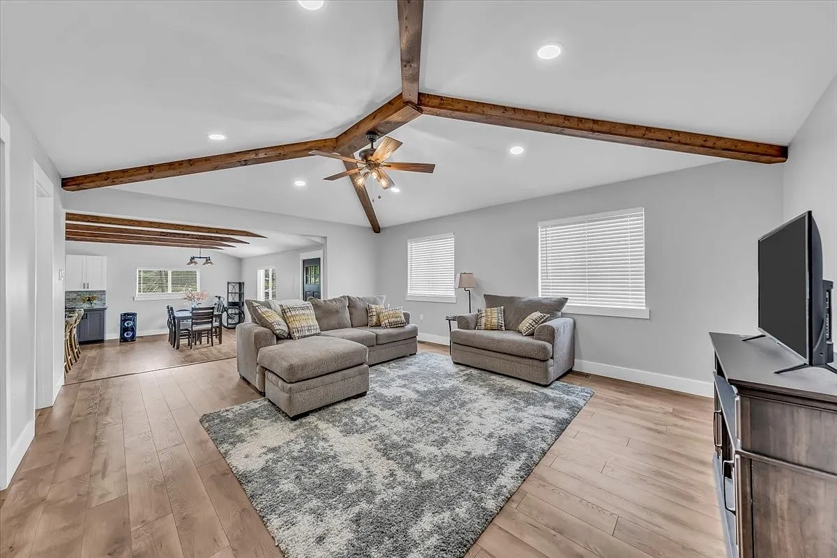 1000 Pruitt Lane - 1 — Photo 4