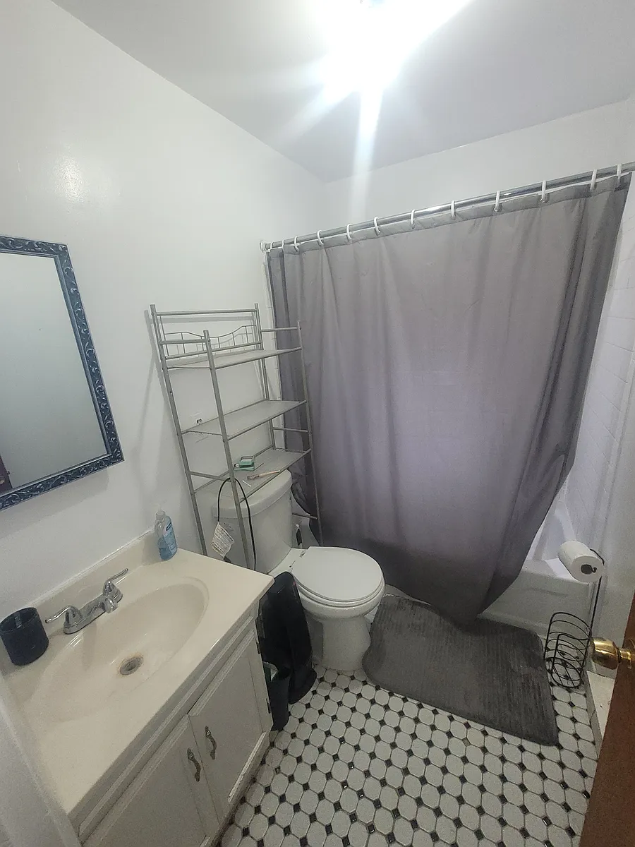 Building Photo - 2122 S 10th St #2