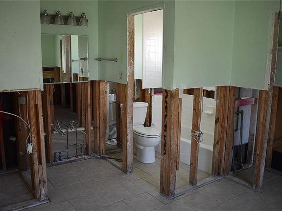 3rd image of 2816 English Colony Dr