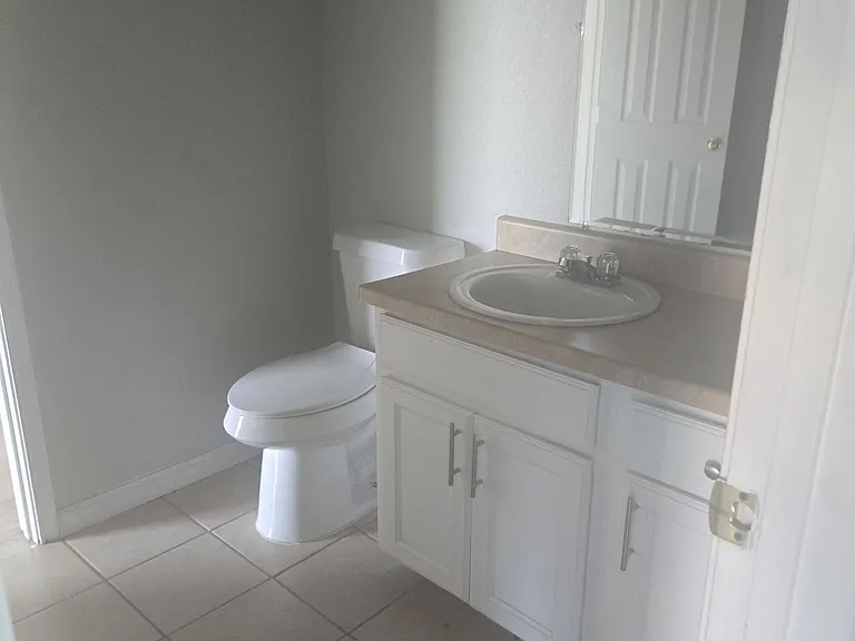 129-131 Collett Ct — Photo 3