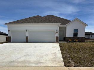 1747 Cash Dr, Mount Vernon, MO 65712