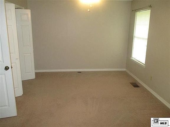 5th image of 117 Wellington Pl