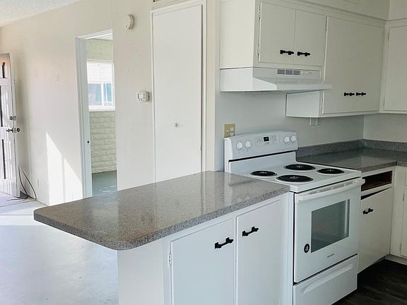 2nd image of 319 E Blacklidge Dr APT 1