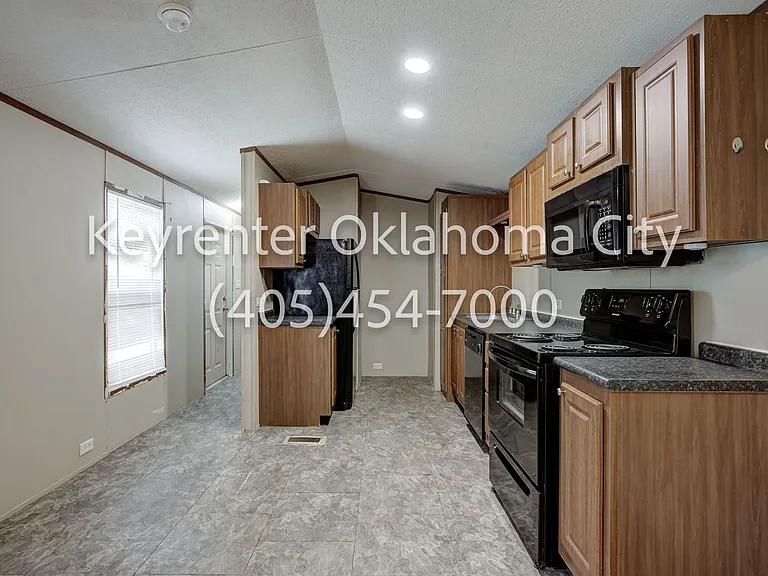 3508 N Douglas Blvd #13 — Photo 9