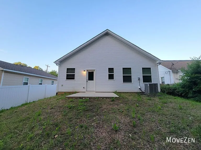 324 Houston St — Photo 25
