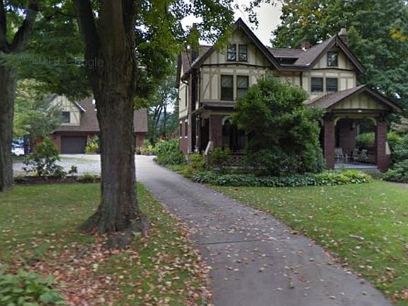 Driveway to house