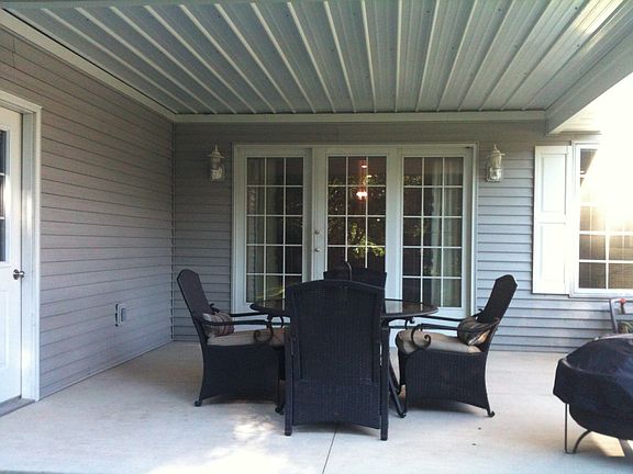 Covered exterior patio
