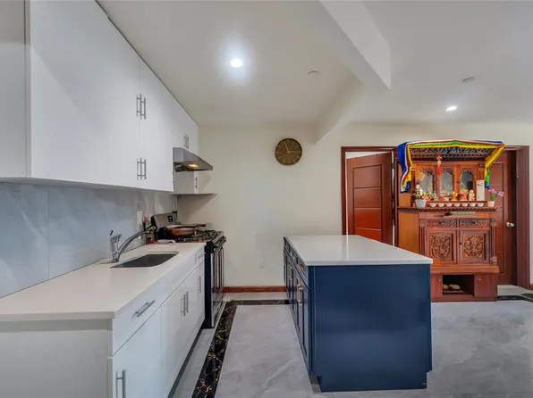 74-25 43rd Avenue image 16 of 20