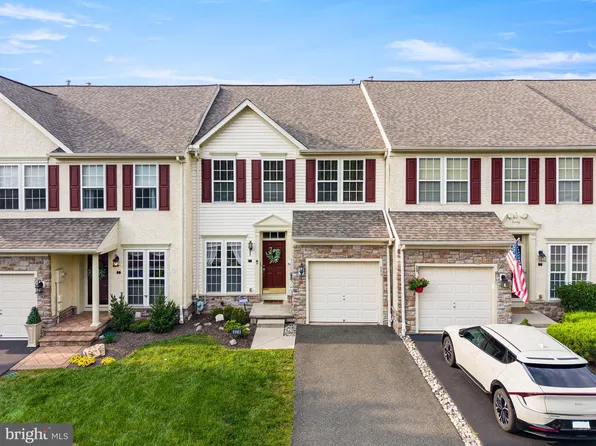 229 Creekside Dr, Pottstown, PA 19464