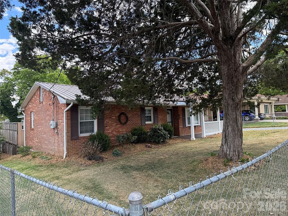 1st image of 203 Laurel St SE