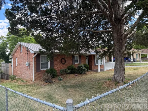 203 Laurel St SE, Valdese, NC 28690