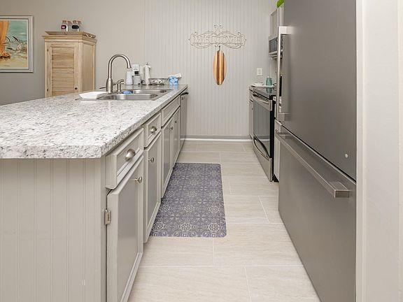 2nd image of 1509 N Waccamaw Dr. #106