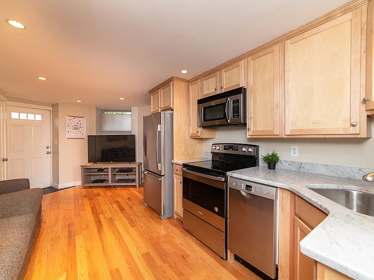 15 University Rd #B — Photo 3
