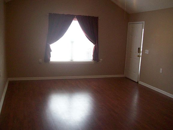 2nd image of 104 White Tail Ln