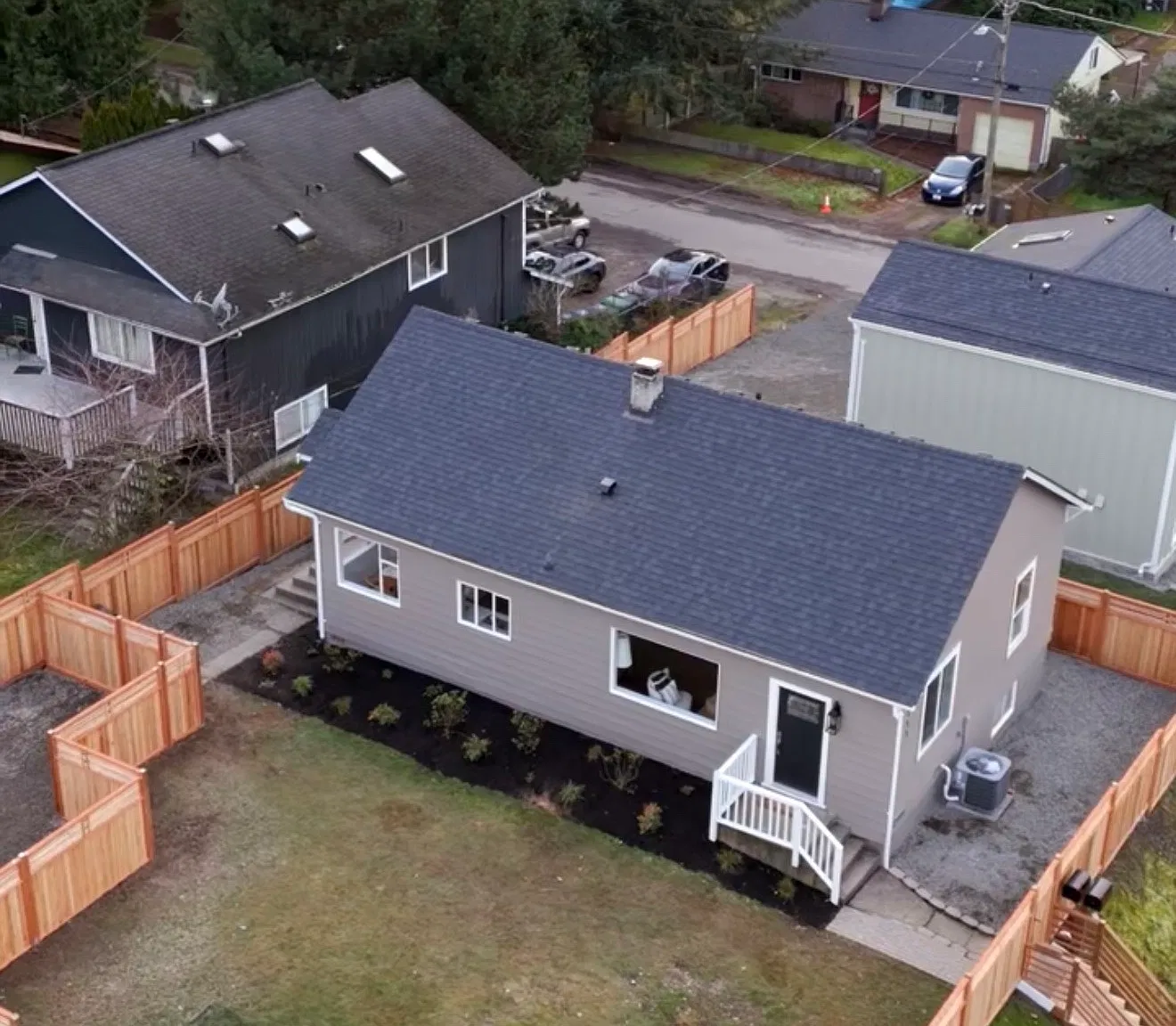 6 bed, 2100 sqft, $5,995 — Photo 3