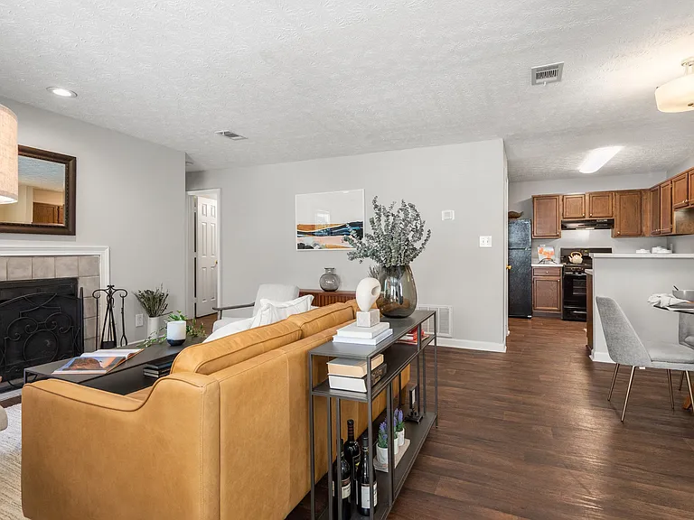 Belmont Crossing Apartment Homes — Photo 18