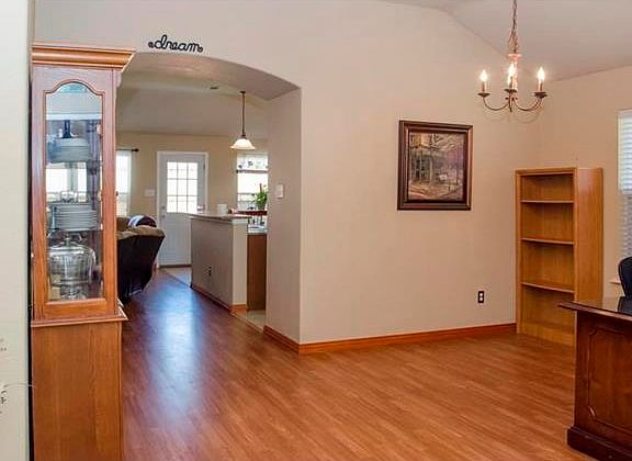 5th image of 2020 Meadow Park Dr