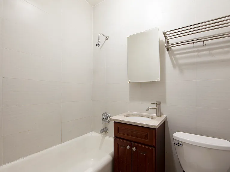 858 8th Ave #4R — Photo 5