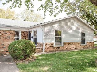 1805 Vienna Ct, Pekin, IL