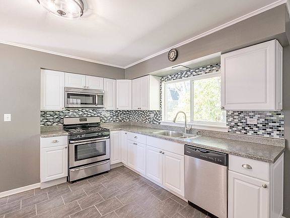 4th image of 35048 N Hilldale Dr