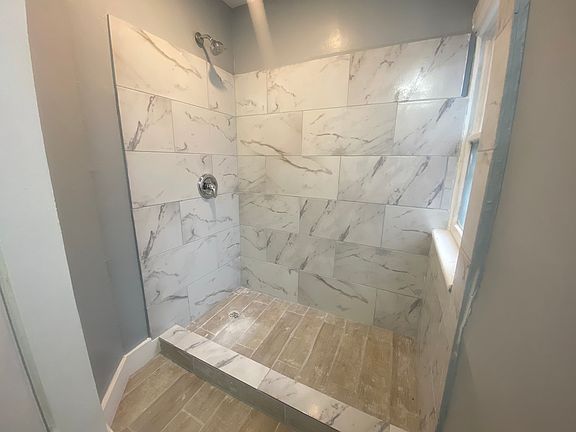 5th image of 1604 Regina St