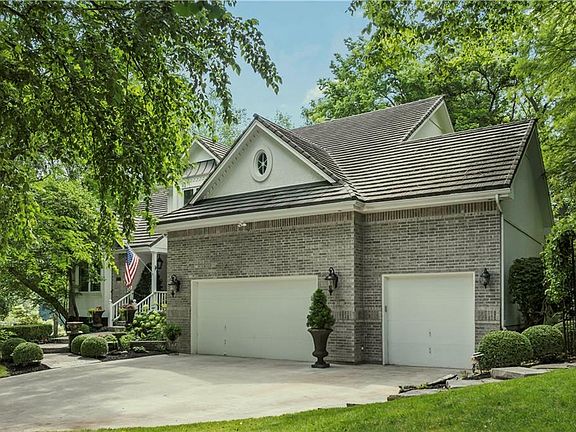 4th image of 3201 S Thornbird Ave