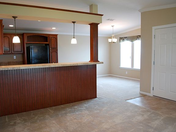 3rd image of 132 NE Pinelake Village Blvd