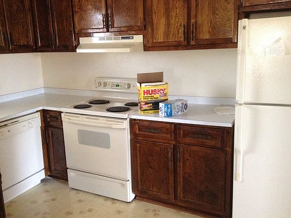 2nd image of 903 Hawthorne Ln