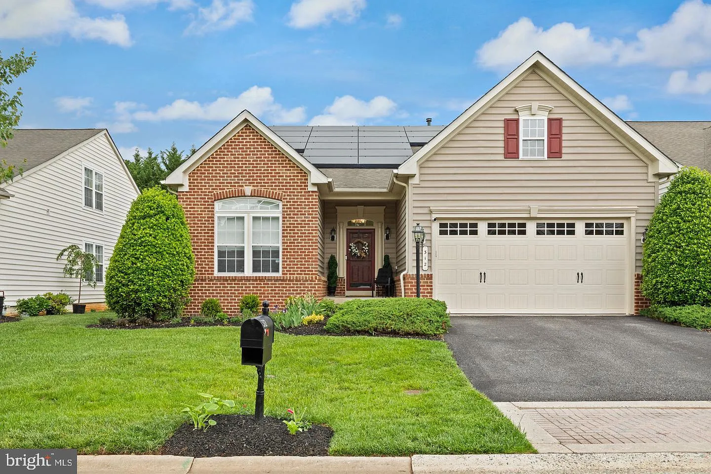 4 bed, 4.0 bath, 2494 sqft, $4,000 — Photo 1