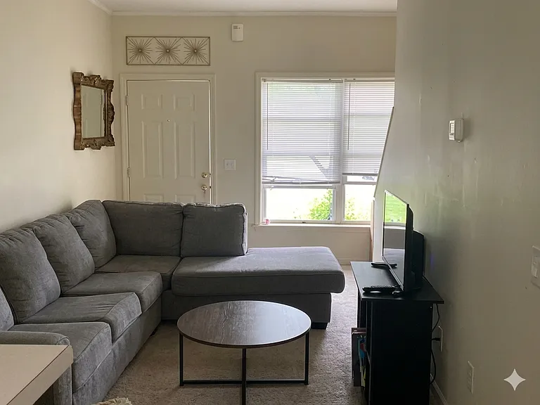 215 Courtney Taylor Ln — Photo 5