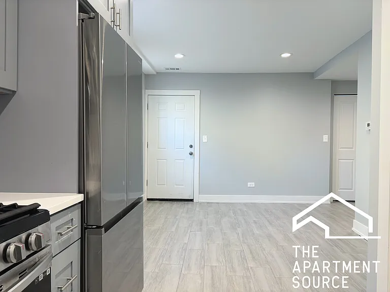 926 W 32nd Pl #BR — Photo 3