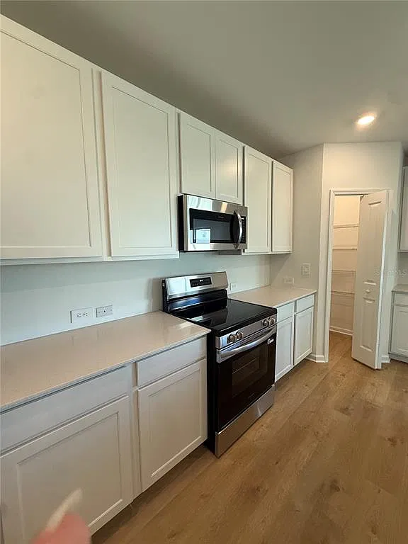 5 bed, 2.5 bath, 2112 sqft, $2,250 — Photo 3