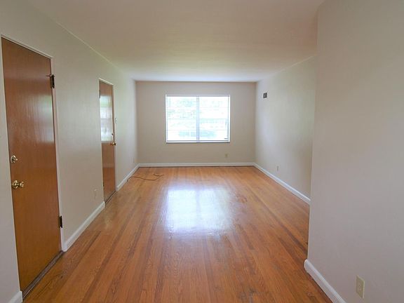 Dining area - also makes a great workspace.